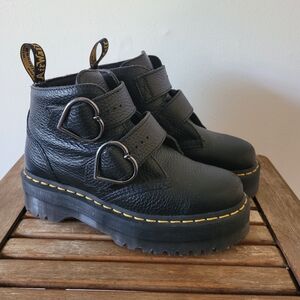 Dr. Martins Devon Heart Platform Pebbled Leather Boots Size 7 Black Ankle Chunky